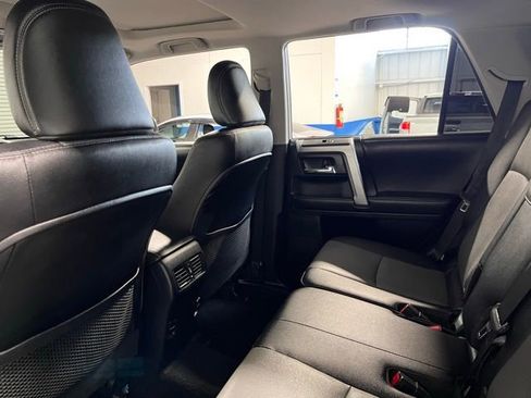 Used 2018 Toyota 4Runner SR5 Premium image 17