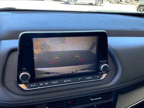Used 2024 Nissan Rogue SV image 27