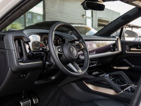 New 2026 Porsche Cayenne Turbo image 4