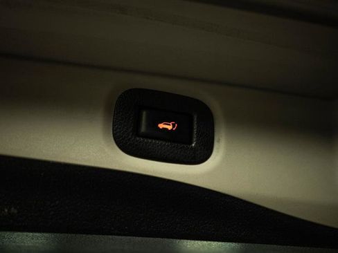 Used 2019 Nissan Rogue SV image 8