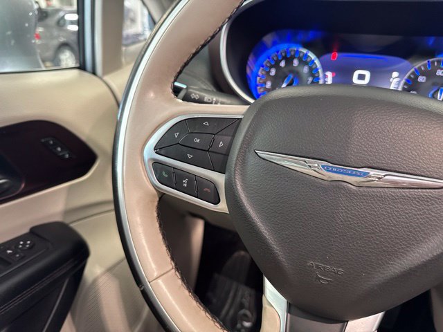 Used 2020 Chrysler Pacifica Limited FWD image 30