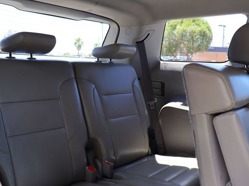 Used 2020 GMC Acadia SLT w/ LPO, Cargo Package FWD image 30