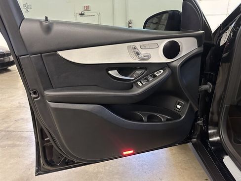 Used 2021 Mercedes-Benz GLC 300 4MATIC image 21