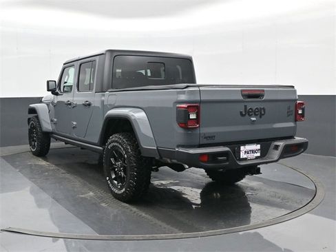 Used 2024 Jeep Gladiator Sport image 2