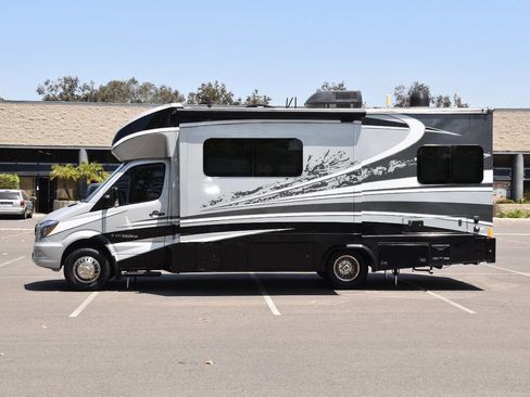 Used 2017 Mercedes-Benz Sprinter 3500 image 29