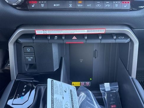 Used 2026 Toyota Tundra Limited w/ Power Package AWD/4WD image 33