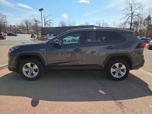 Used 2019 Toyota RAV4 LE w/ Carpet Mat Package image 2