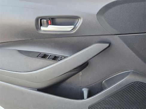 Used 2021 Toyota Corolla LE image 21