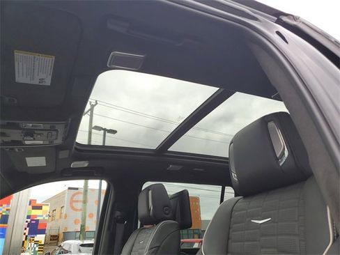 Certified 2024 Cadillac Escalade ESV V w/ LPO, ONYX Package image 26