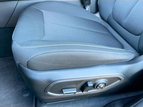 Used 2025 Jeep Grand Cherokee Laredo w/ Trailer Tow Package image 18