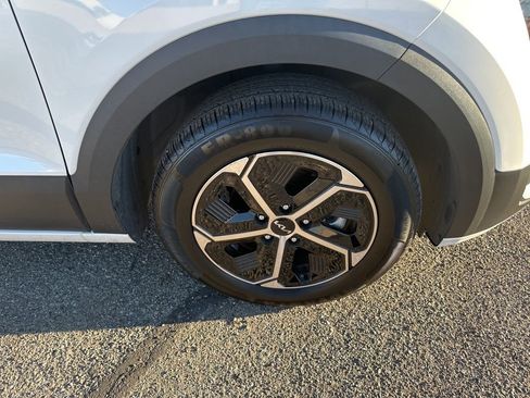 Used 2024 Kia Niro EX image 10