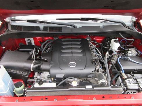 Used 2018 Toyota Tundra SR5 AWD/4WD image 29
