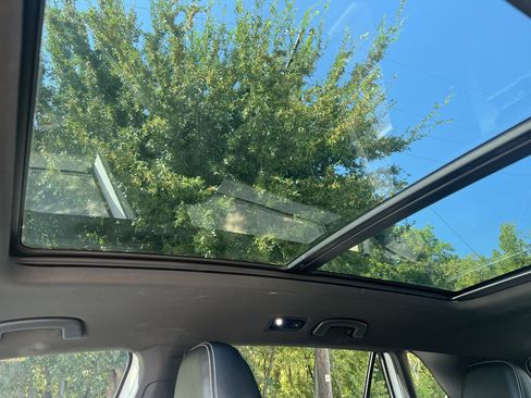 Used 2022 Volkswagen Atlas Cross Sport SE w/ Panoramic Sunroof Package image 26