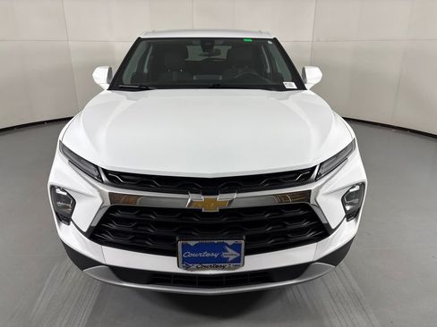 Used 2025 Chevrolet Blazer LT FWD image 3