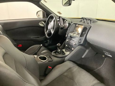 Used 2017 Nissan 370Z Touring image 29