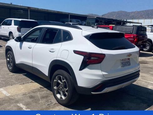 Used 2024 Chevrolet Trax LT w/ Driver Confidence Package FWD image 4