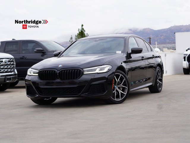 Used 2021 BMW 530e w/ M Sport Package RWD image 2