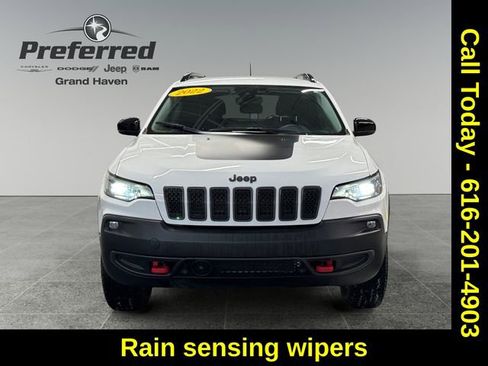 Used 2022 Jeep Cherokee Trailhawk image 11