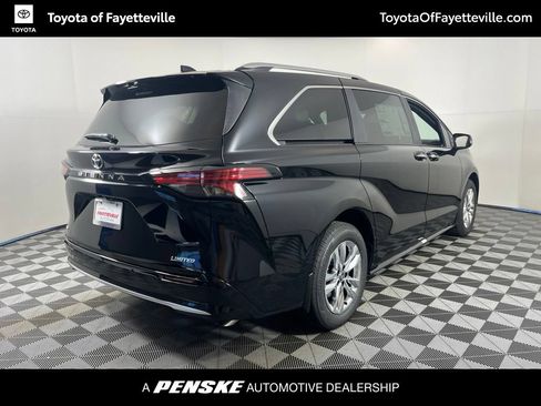 Used 2026 Toyota Sienna Limited FWD image 5