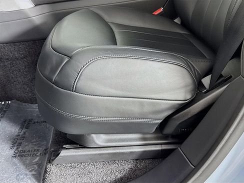 Certified 2025 Land Rover Range Rover SE image 22