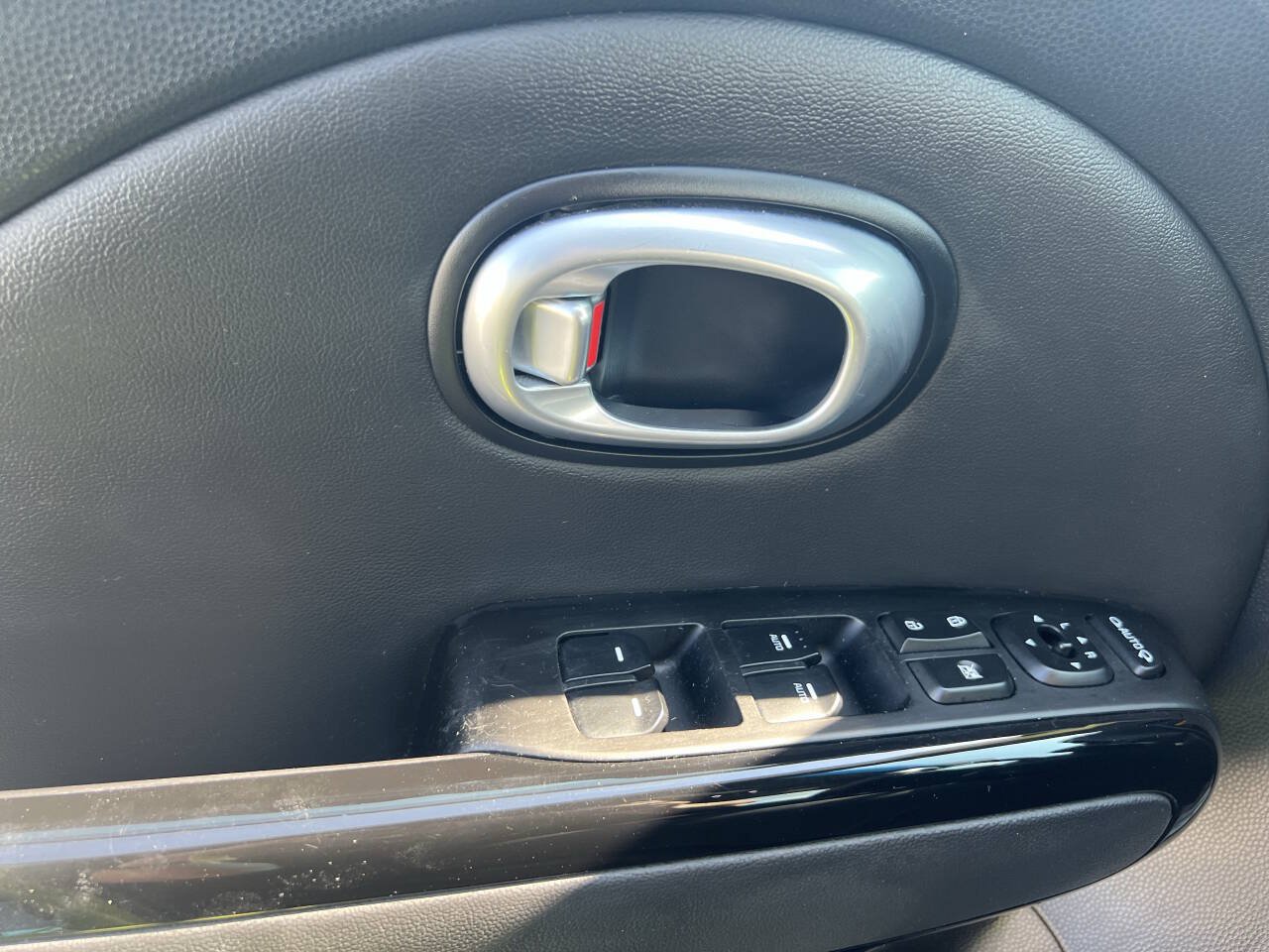 Used 2014 Kia Soul ! w/ Sun & Sound Package FWD image 13