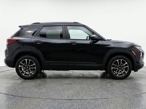 Used 2025 Chevrolet TrailBlazer LT FWD image 11