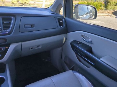 Used 2020 Kia Sedona EX image 17