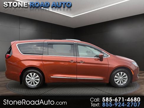 Used 2018 Chrysler Pacifica Touring-L Plus FWD image 1
