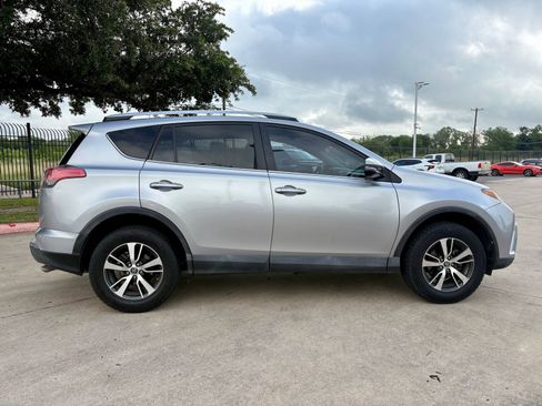 Used 2016 Toyota RAV4 XLE FWD image 2