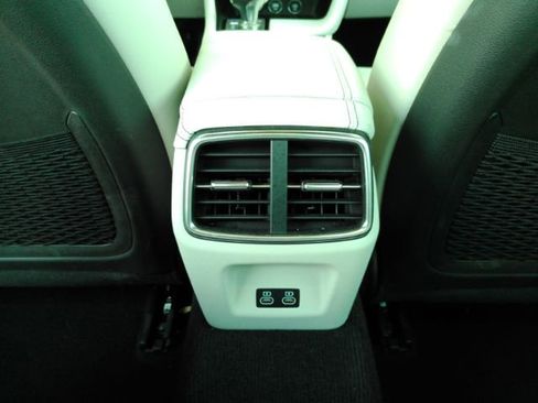 Used 2025 Genesis G70 2.5T image 28