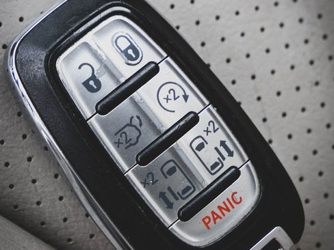 Used 2019 Chrysler Pacifica Touring-L w/ Advanced Safetytec Group image 8