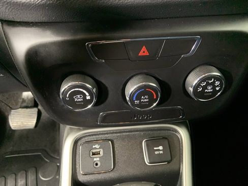 Used 2018 Jeep Compass Latitude image 14