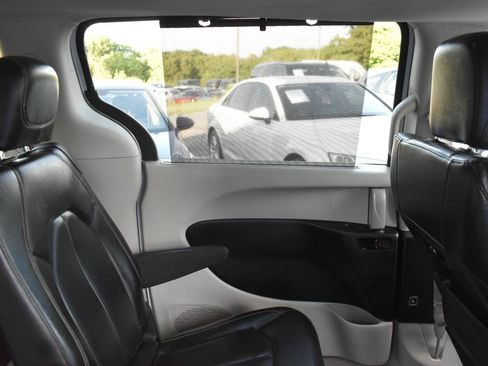 Used 2022 Chrysler Pacifica Touring-L FWD image 38
