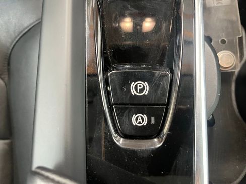 Used 2024 Volvo XC60 B5 Core image 12