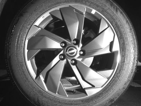 Used 2025 Nissan Rogue SV image 14