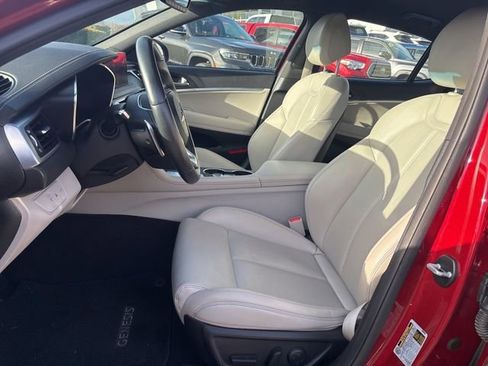 Used 2023 Genesis G70 2.0T image 13