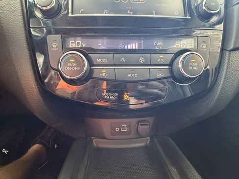 Used 2018 Nissan Rogue SV FWD image 17