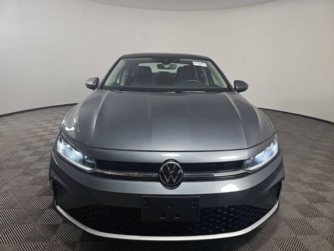 Used 2025 Volkswagen Jetta SE w/ Sunroof Package FWD image 2
