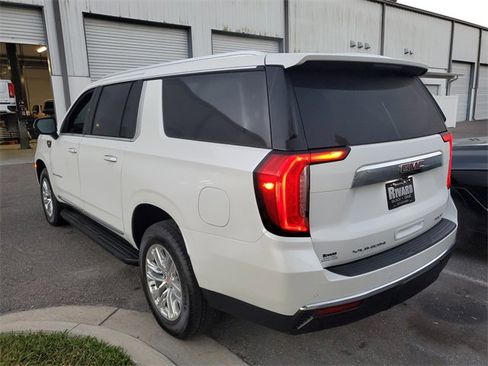 Used 2024 GMC Yukon XL SLT w/ SLT Luxury Package image 3