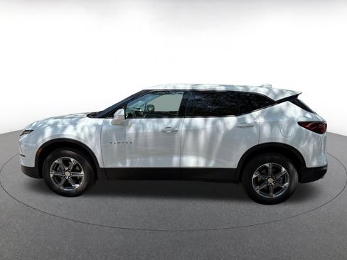 Used 2025 Chevrolet Blazer LT FWD image 4