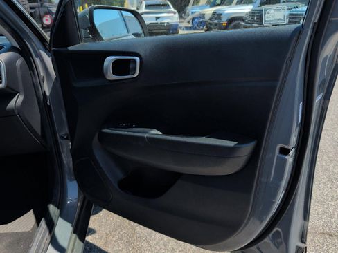 Used 2021 Hyundai Venue SE FWD image 36