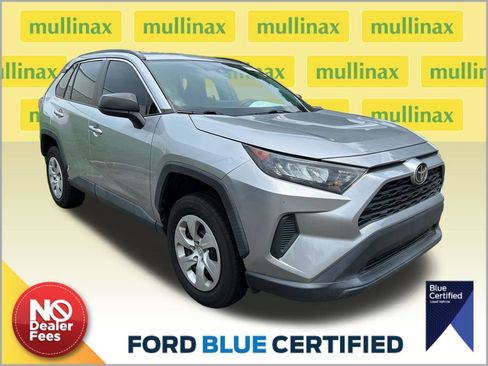 Used 2020 Toyota RAV4 LE FWD image 1