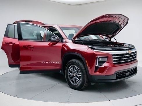 New 2026 Chevrolet Traverse LT image 16