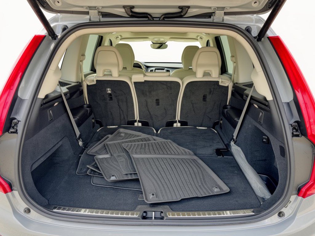 Certified 2025 Volvo XC90 B6 Core AWD/4WD image 28