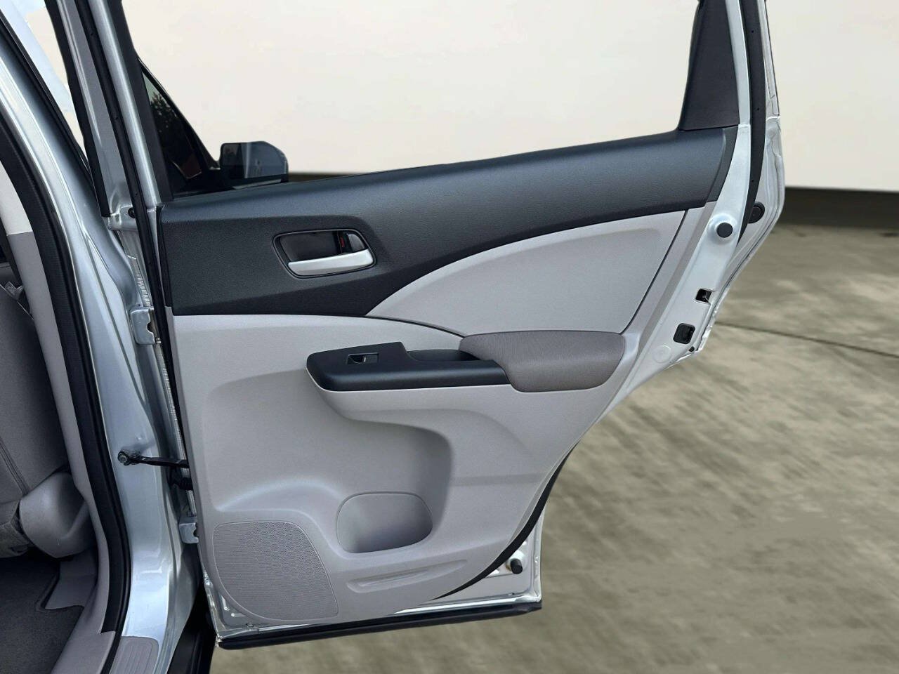 Used 2014 Honda CR-V LX image 16