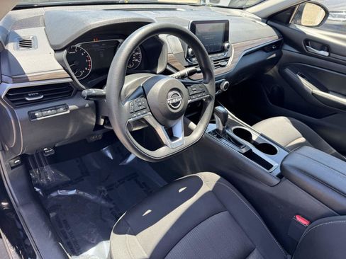 Used 2024 Nissan Altima 2.5 SV FWD image 13