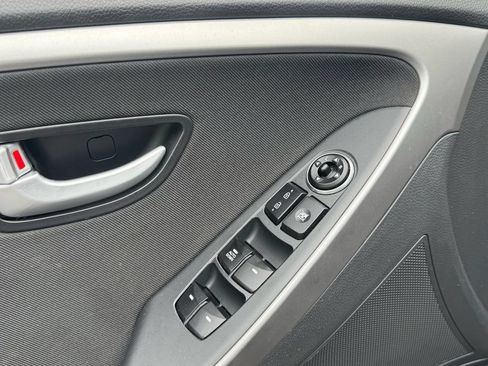 Used 2017 Hyundai Elantra GT FWD image 19