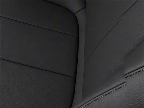 Used 2026 Mercedes-Benz GLB 250 image 28