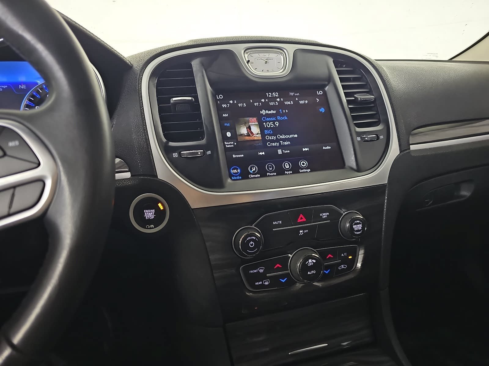 Used 2021 Chrysler 300 Touring w/ Sport Appearance Package RWD image 19