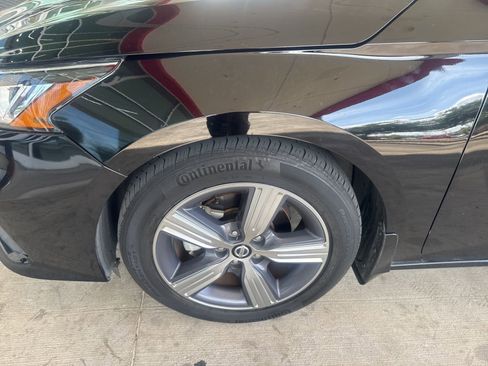 Used 2021 Nissan Altima 2.5 SV image 2